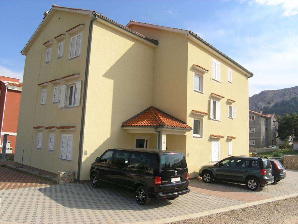 Apartments Biljana For Relaxing Holidays In Baska Екстер'єр фото