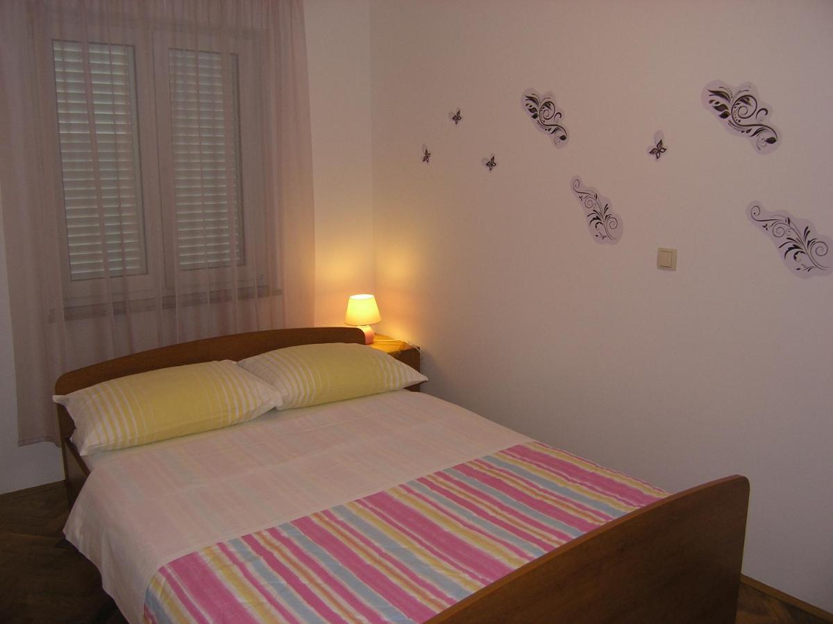 Apartments Biljana For Relaxing Holidays In Baska Екстер'єр фото
