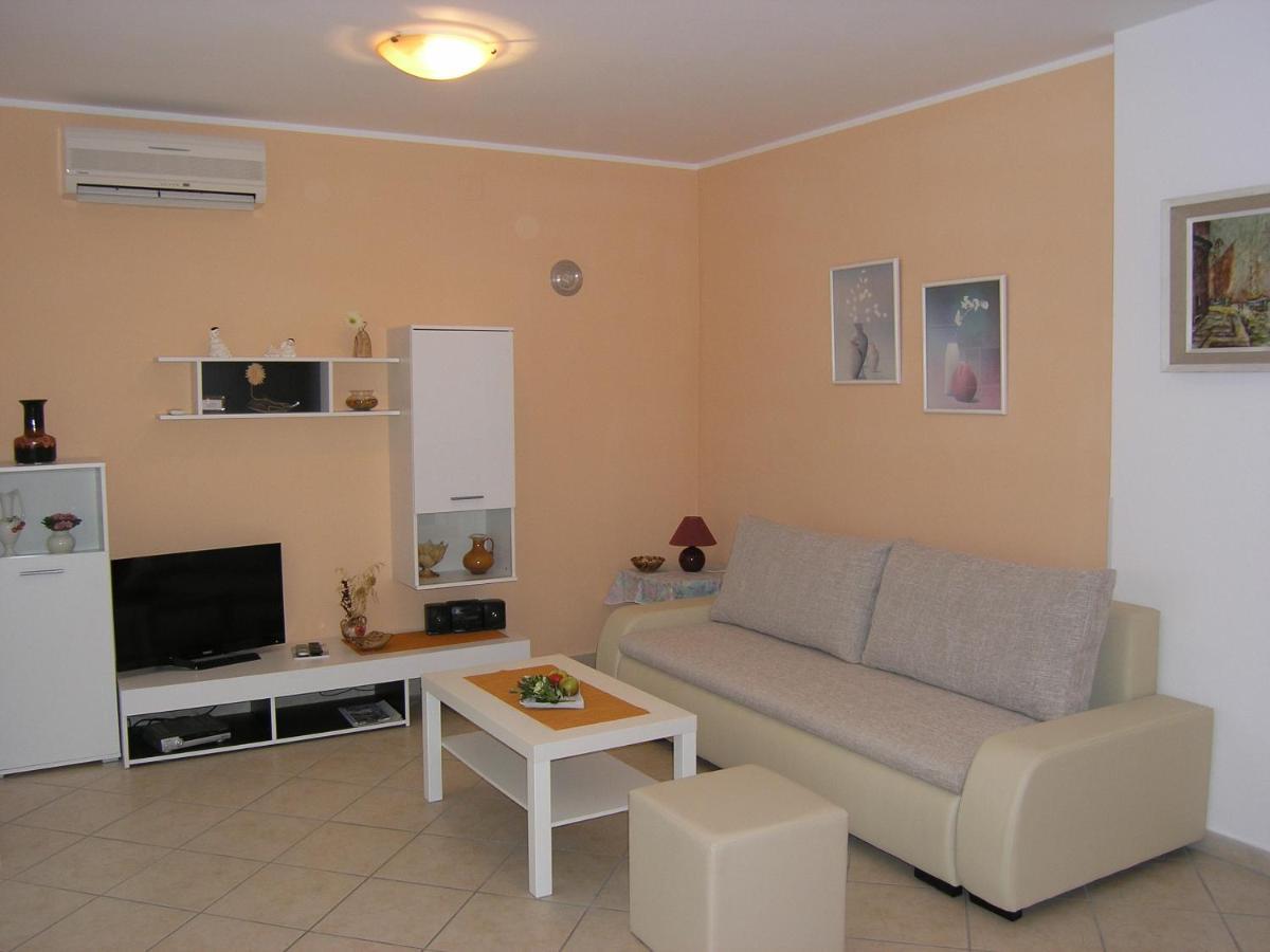 Apartments Biljana For Relaxing Holidays In Baska Екстер'єр фото